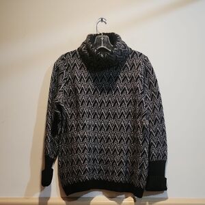 Ellen Tracy Black and White Knit Sweater